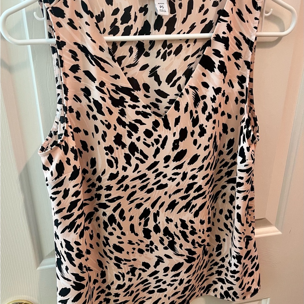 Nine West V Neck tank top. Size PS.